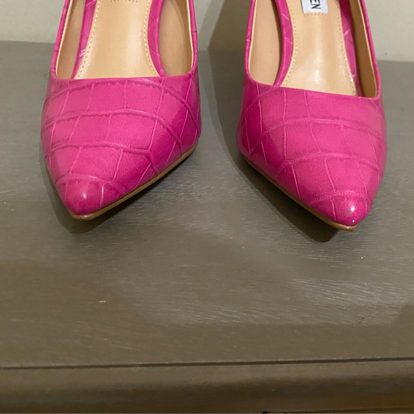 Steve Madden Vala-C Croco Print Stiletto Pumps - Picture 3 of 5